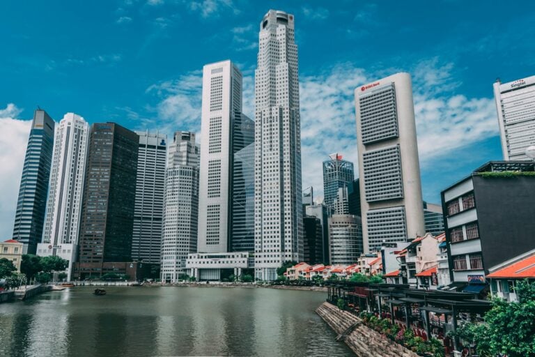 How 40 Banks Are Embracing Cryptocurrency Services this year