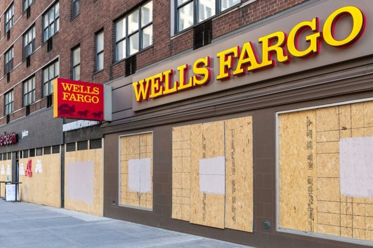 Top 100 Crypto-Friendly Banks Worldwide