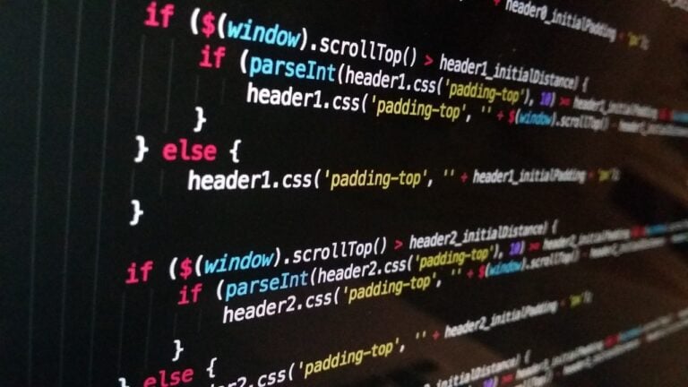 No-code ou développeur web : quelle solution choisir pour créer son site ?